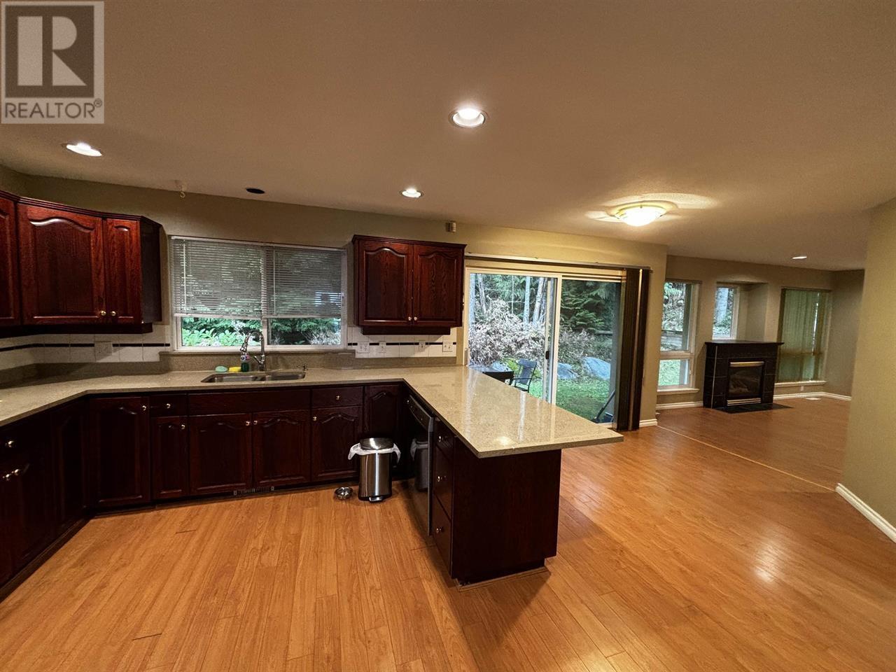 1605 Salal Crescent, Coquitlam, British Columbia  V3E 2Y3 - Photo 6 - R3004152