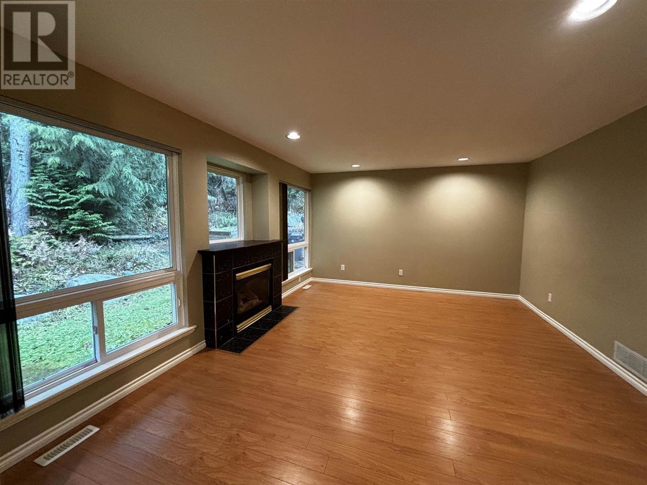 1605 Salal Crescent, Coquitlam, British Columbia  V3E 2Y3 - Photo 8 - R3004152