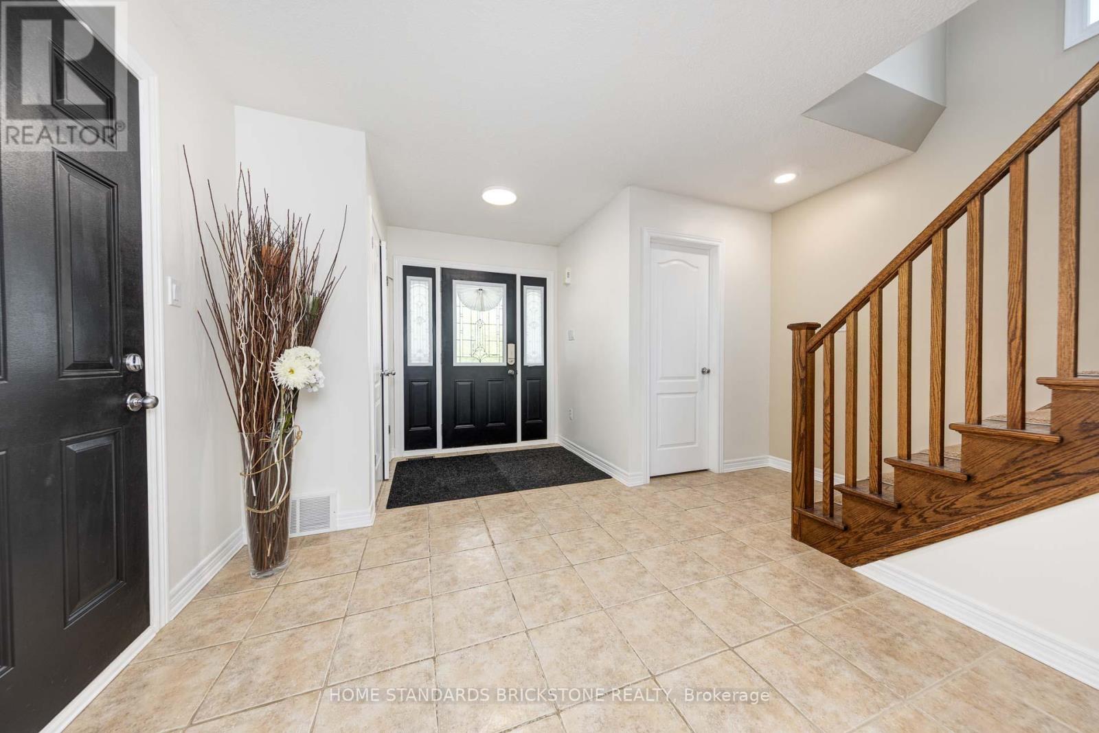 Property at 68 SANDRINGHAM CIRCLE image 5