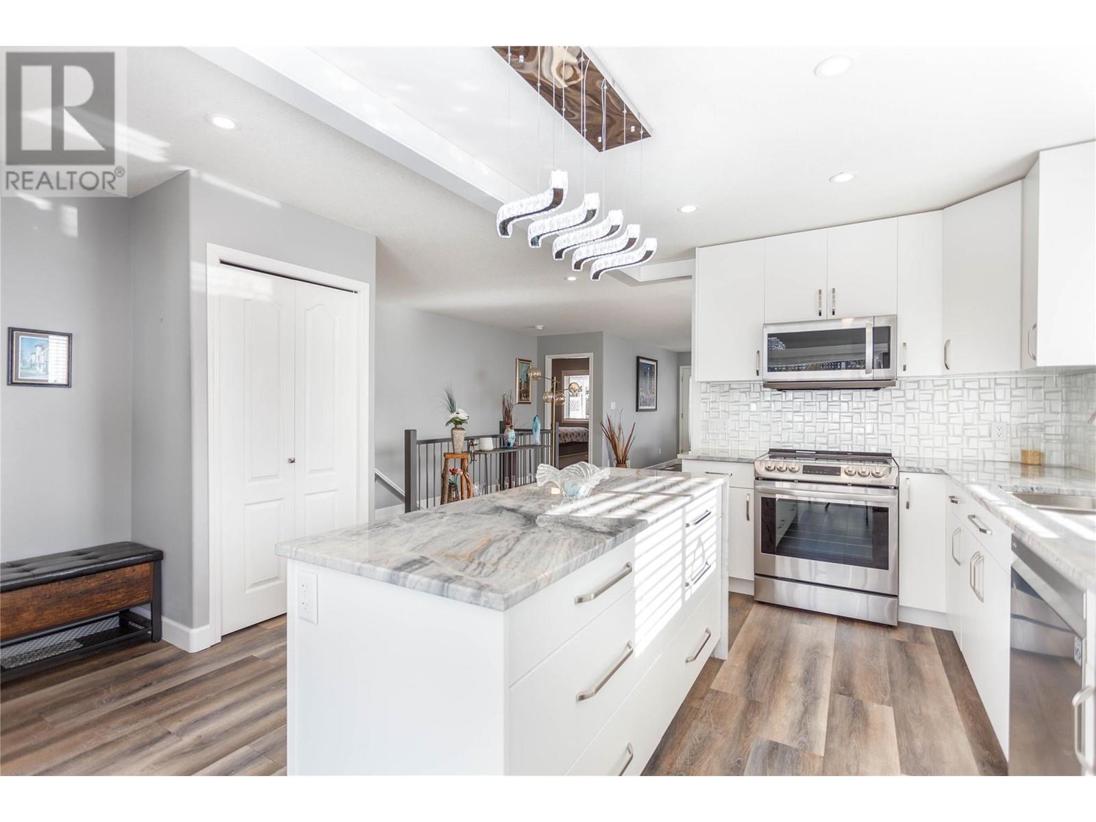 Property at 2675 Pine Avenue Unit# 4 image 3