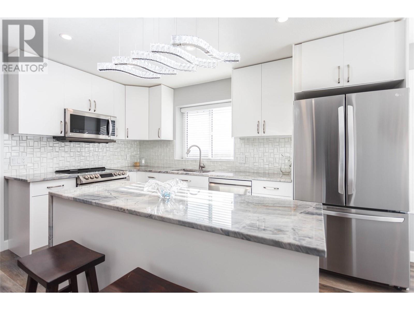 Property at 2675 Pine Avenue Unit# 4 image 4