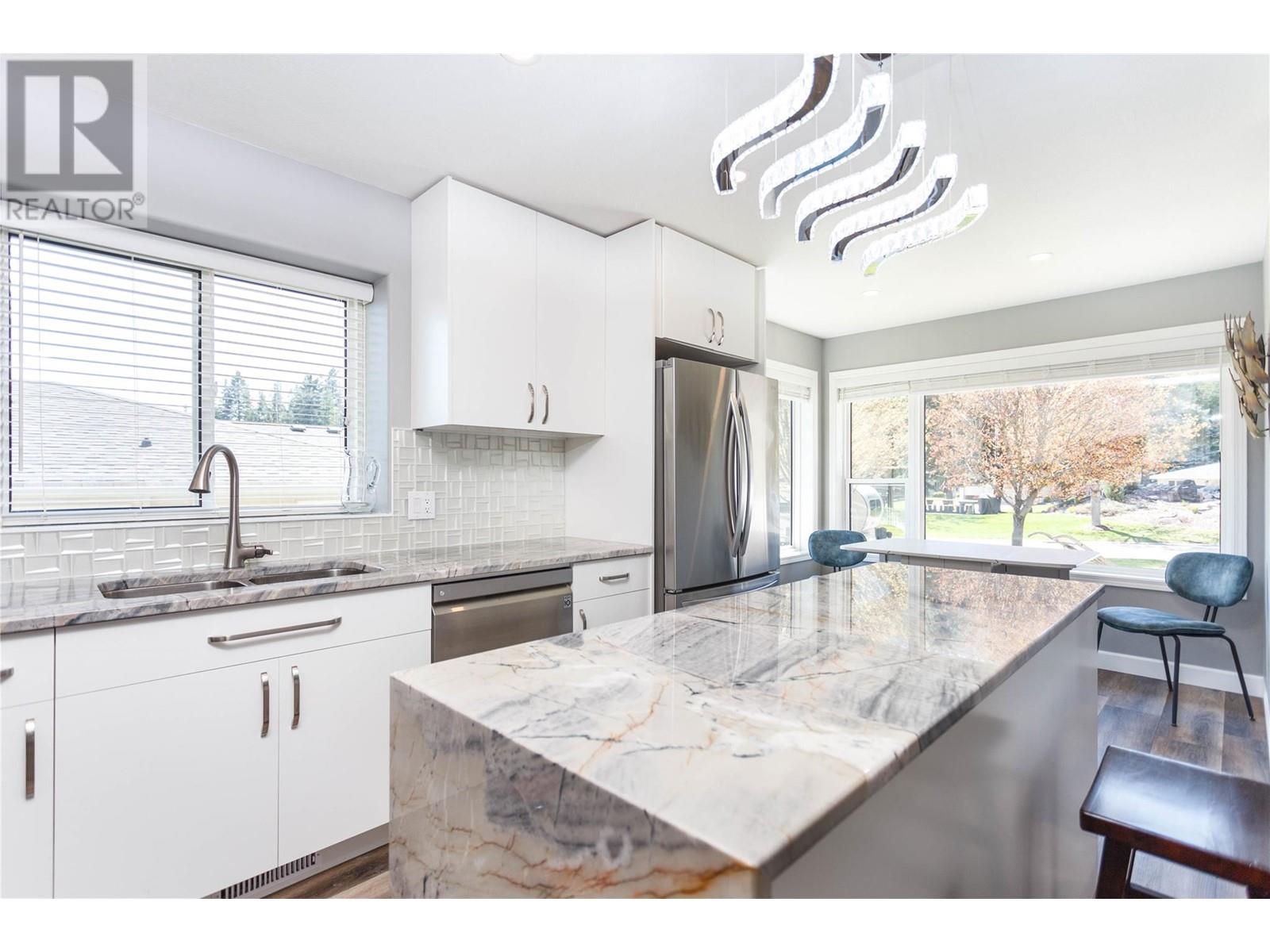 Property at 2675 Pine Avenue Unit# 4 image 5