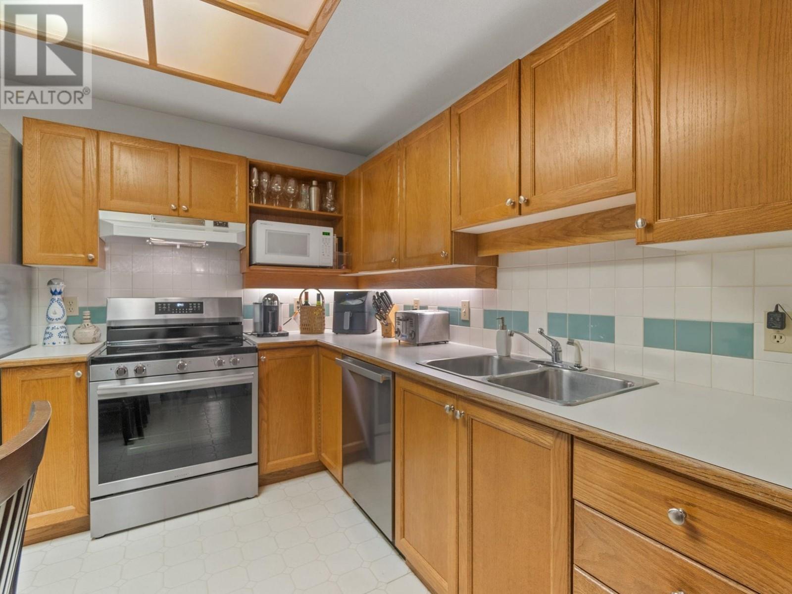 410 6737 Station Hill Court, Burnaby, British Columbia  V3N 4V2 - Photo 11 - R3004169