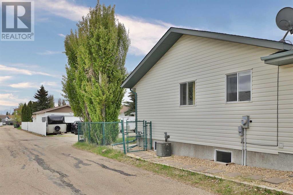56 Edgewood Drive, Camrose, Alberta  T4V 4Z1 - Photo 3 - A2221389