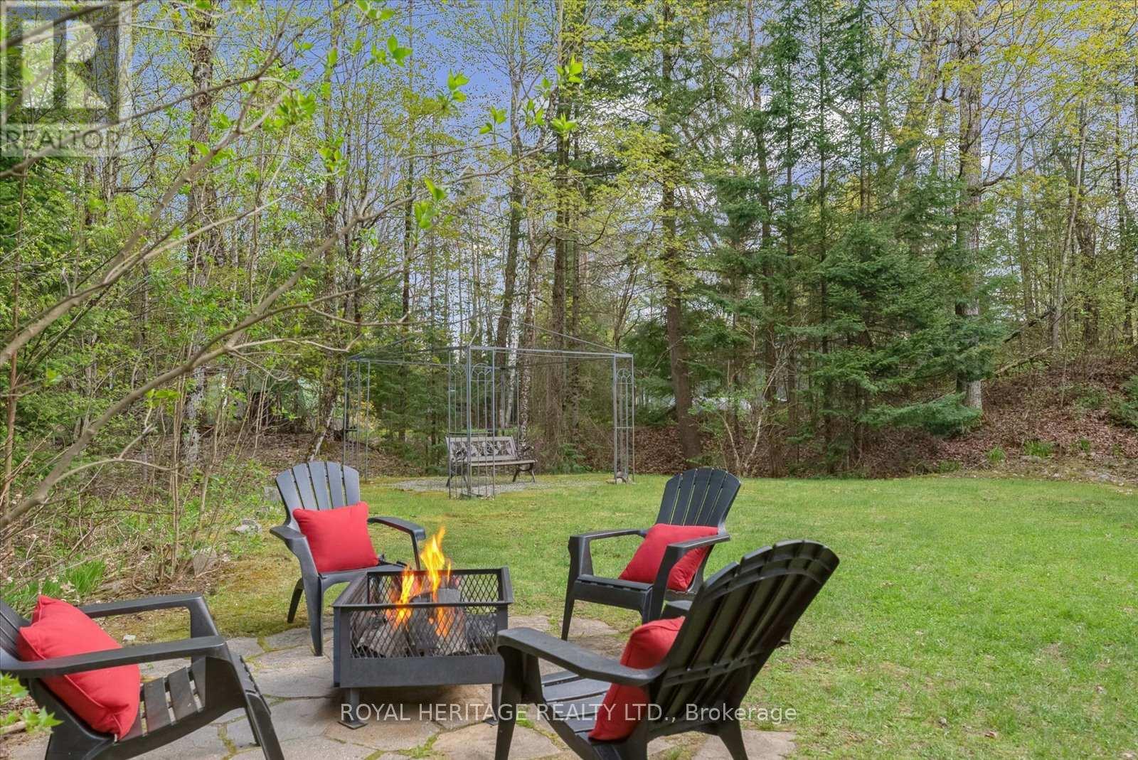 1037 Alvic Lane, Minden Hills, Ontario  K0M 2K0 - Photo 11 - X12152504