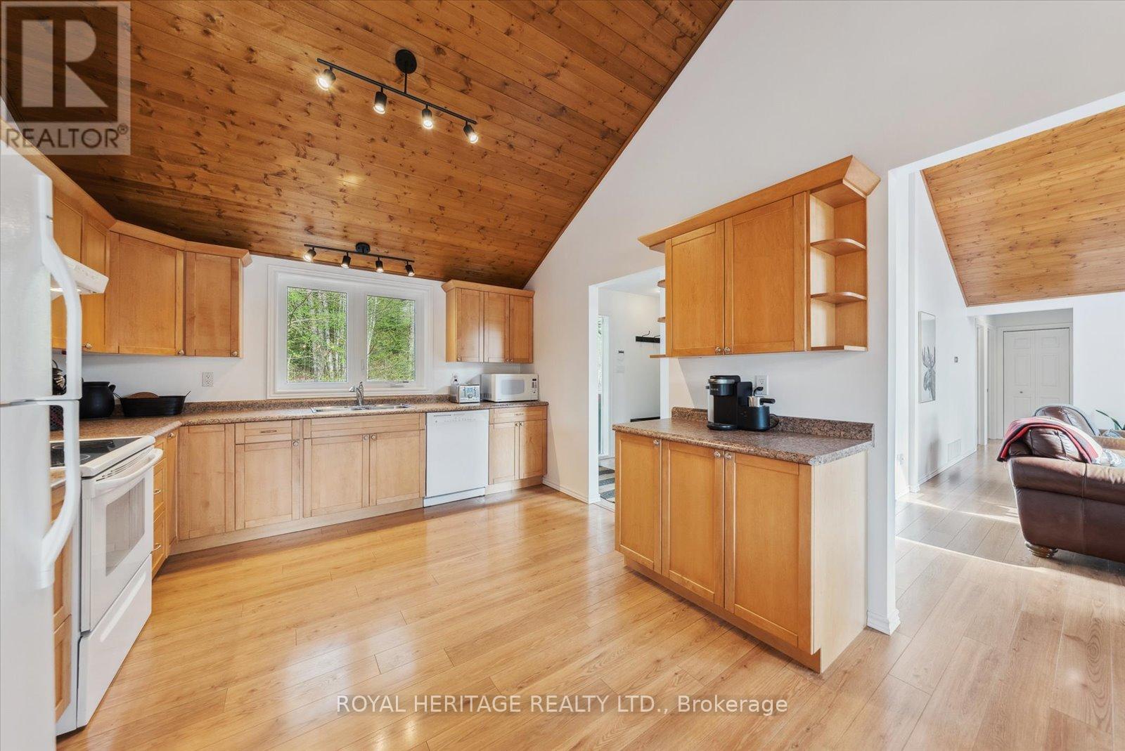 1037 Alvic Lane, Minden Hills, Ontario  K0M 2K0 - Photo 17 - X12152504
