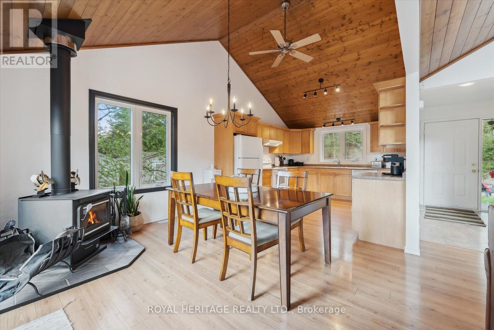 1037 Alvic Lane, Minden Hills, Ontario  K0M 2K0 - Photo 20 - X12152504