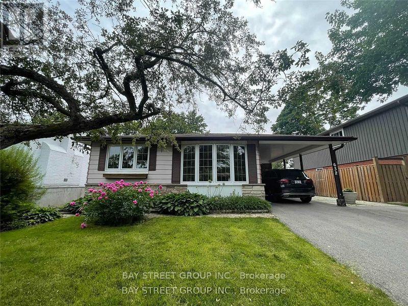 632 Ardleigh Crescent, Burlington, Ontario  L7L 4K8 - Photo 1 - W12157780