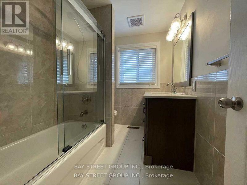 632 Ardleigh Crescent, Burlington, Ontario  L7L 4K8 - Photo 12 - W12157780