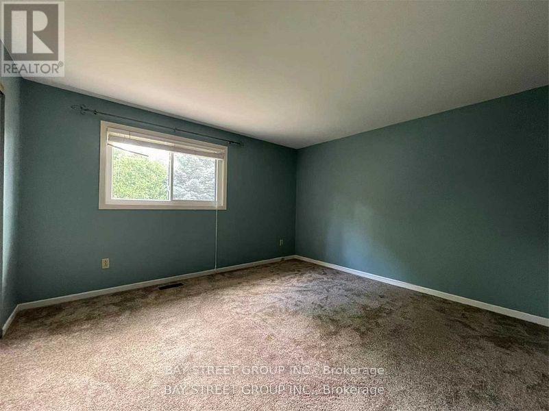 632 Ardleigh Crescent, Burlington, Ontario  L7L 4K8 - Photo 14 - W12157780
