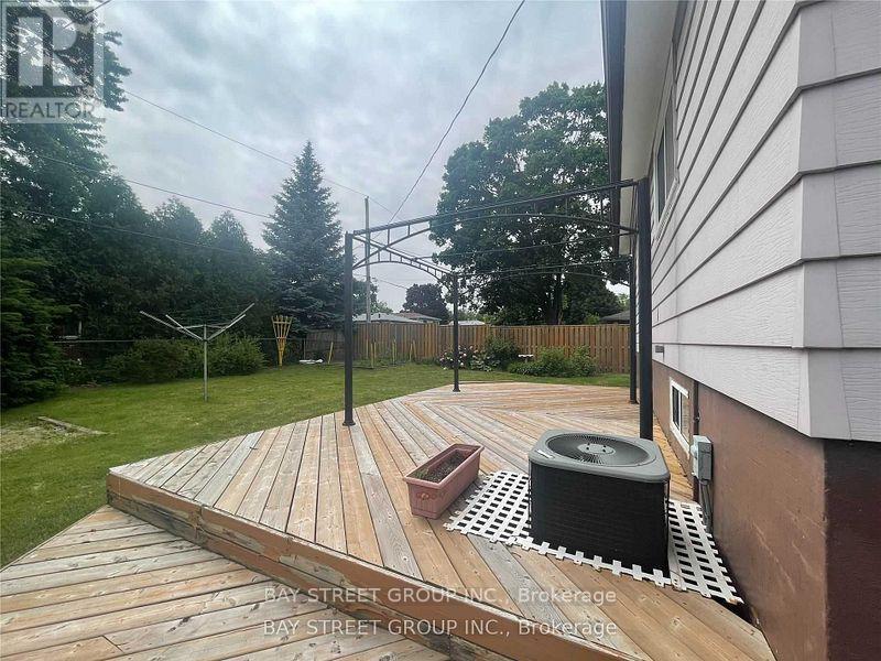 632 Ardleigh Crescent, Burlington, Ontario  L7L 4K8 - Photo 19 - W12157780