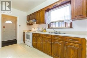918 Islington (Main Flr) Avenue, Toronto, Ontario  M8Z 4P3 - Photo 7 - W12157095