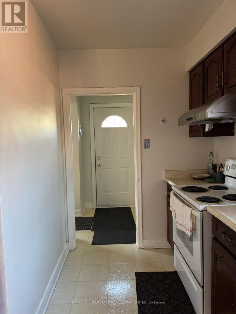 918 Islington (Main Flr) Avenue, Toronto, Ontario  M8Z 4P3 - Photo 20 - W12157095