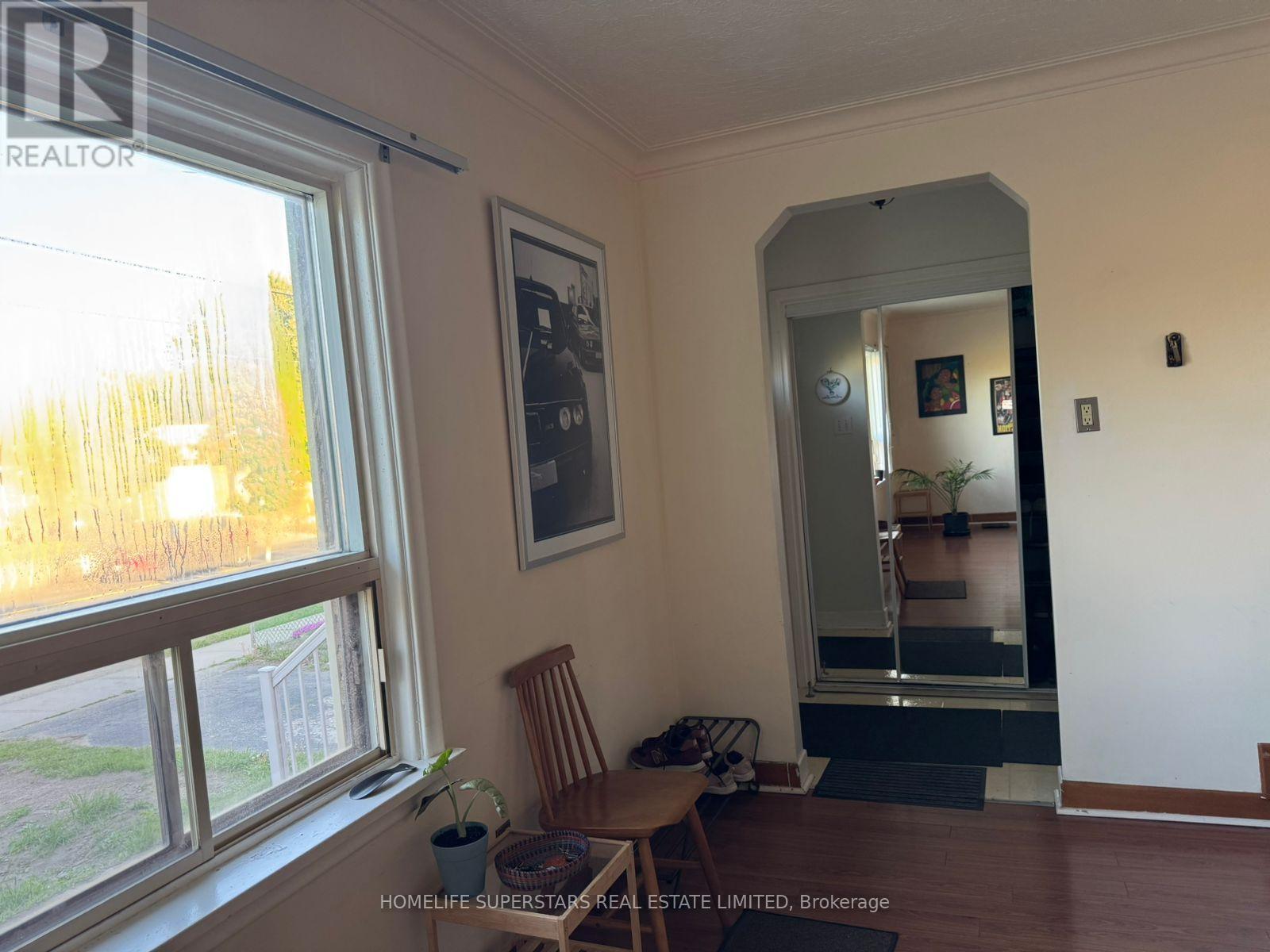 918 Islington (Main Flr) Avenue, Toronto, Ontario  M8Z 4P3 - Photo 23 - W12157095