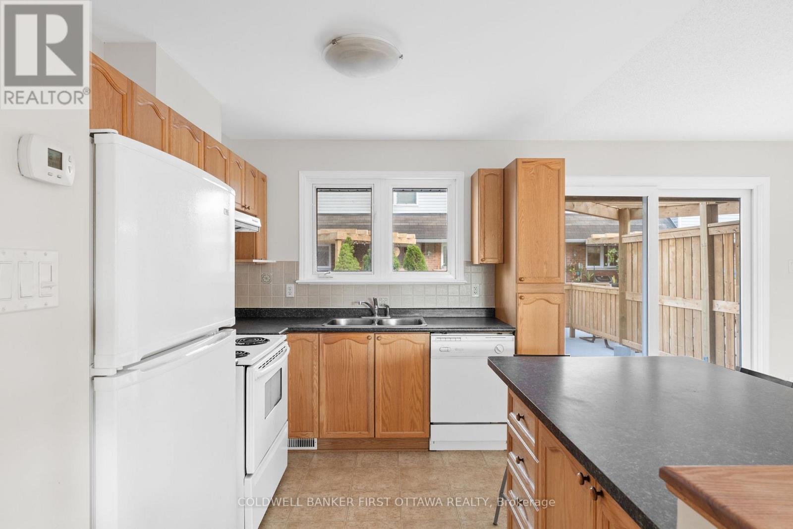 106 Monterey Drive, Ottawa, Ontario  K2H 7A8 - Photo 10 - X12157797