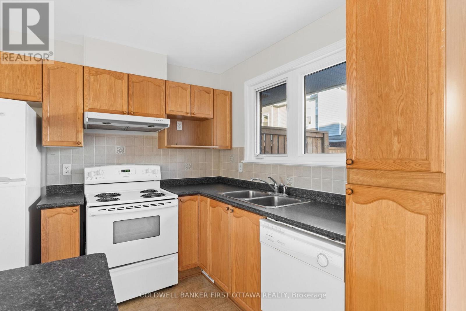 106 Monterey Drive, Ottawa, Ontario  K2H 7A8 - Photo 13 - X12157797
