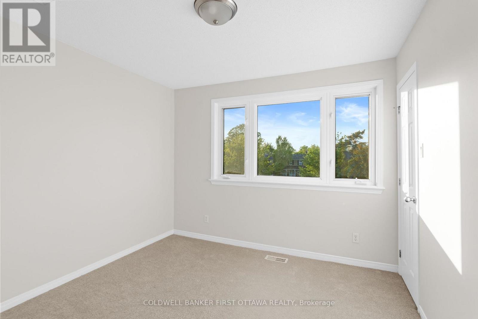106 Monterey Drive, Ottawa, Ontario  K2H 7A8 - Photo 20 - X12157797