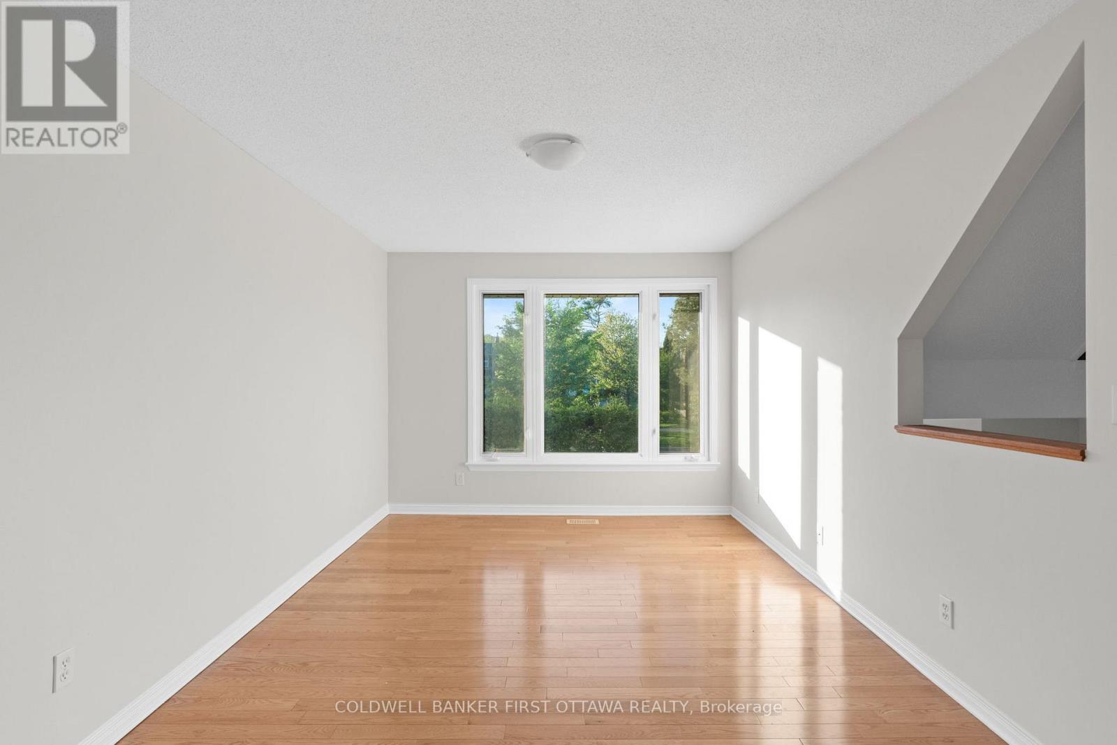 106 Monterey Drive, Ottawa, Ontario  K2H 7A8 - Photo 6 - X12157797