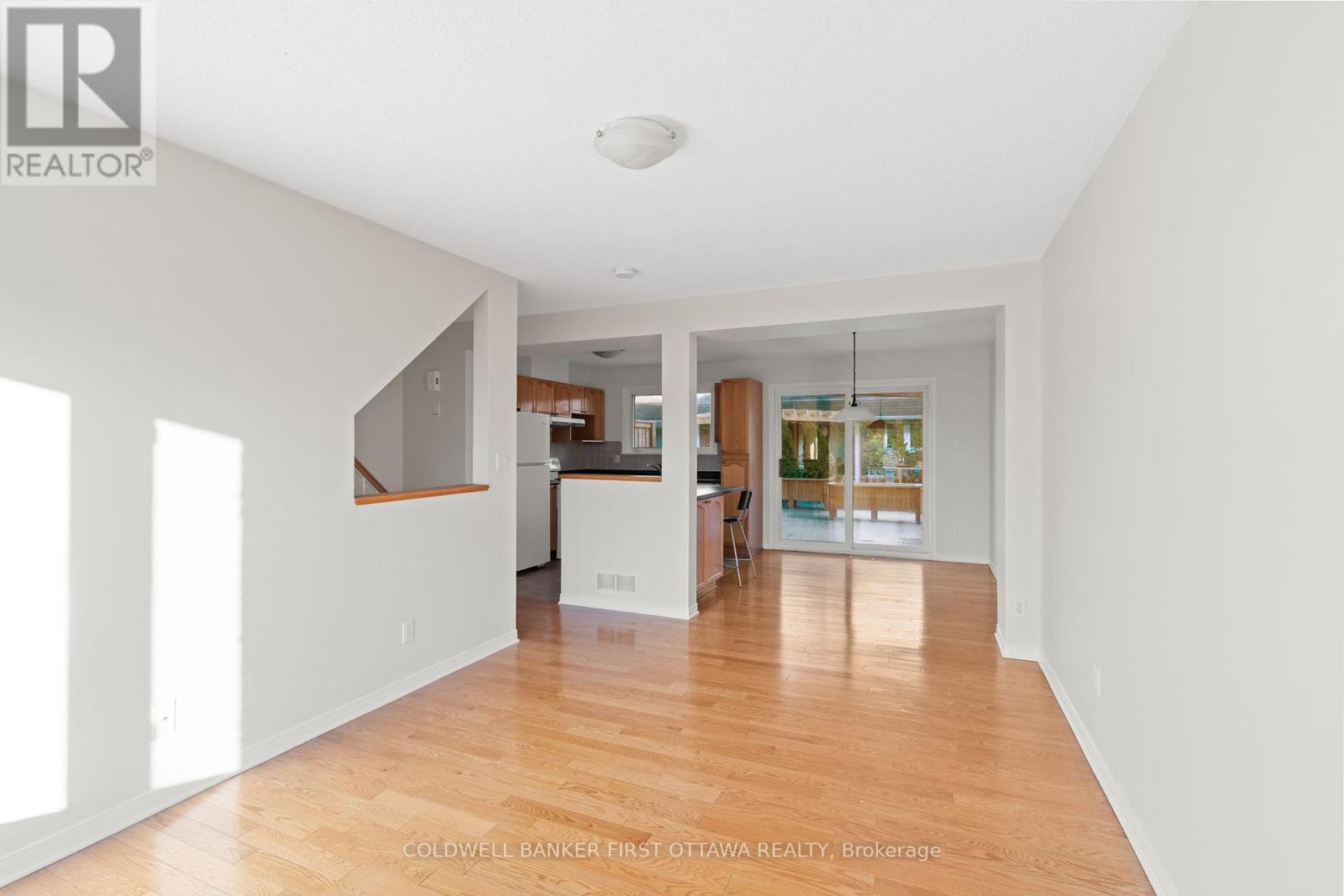106 Monterey Drive, Ottawa, Ontario  K2H 7A8 - Photo 7 - X12157797