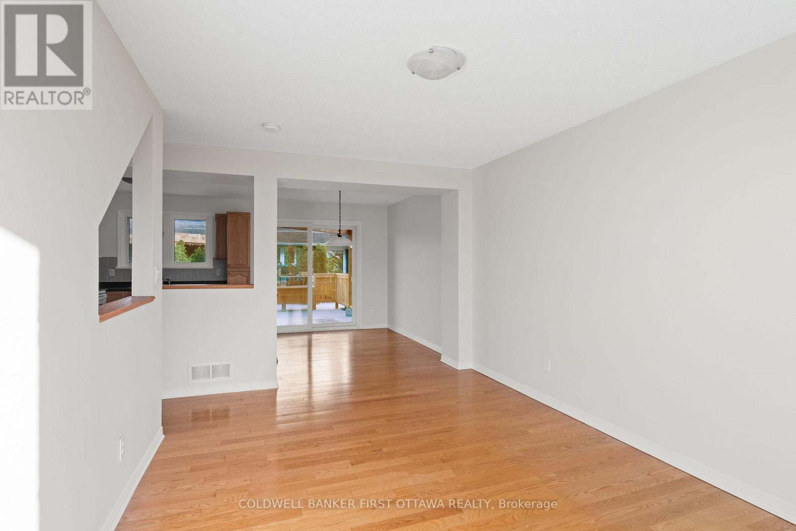 106 Monterey Drive, Ottawa, Ontario  K2H 7A8 - Photo 8 - X12157797