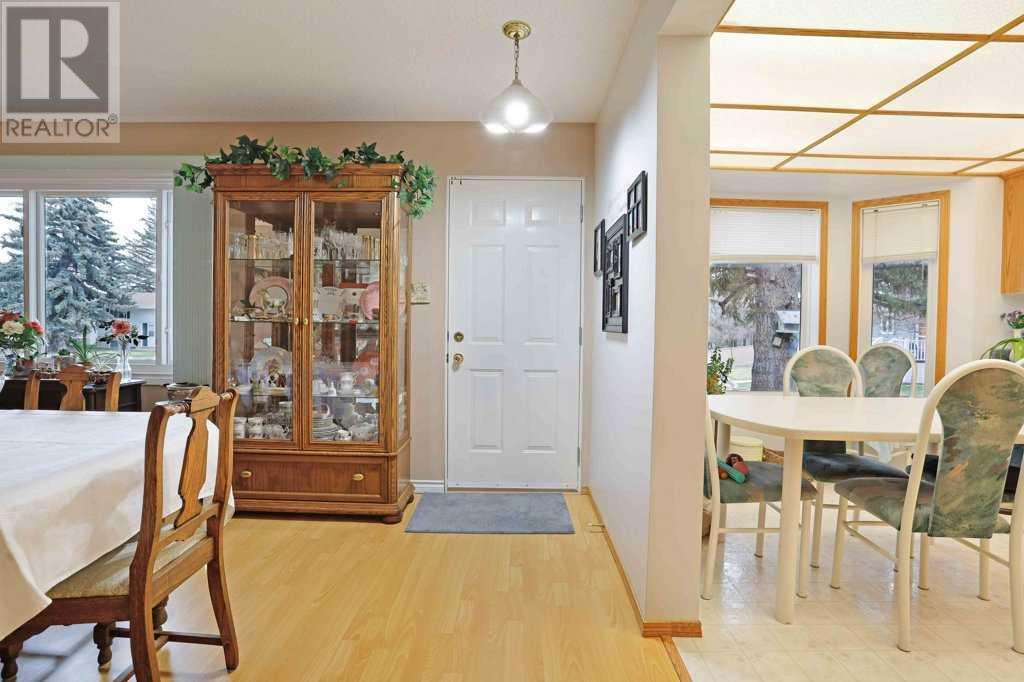 Property at 65 Eastbrook Drive E image 4