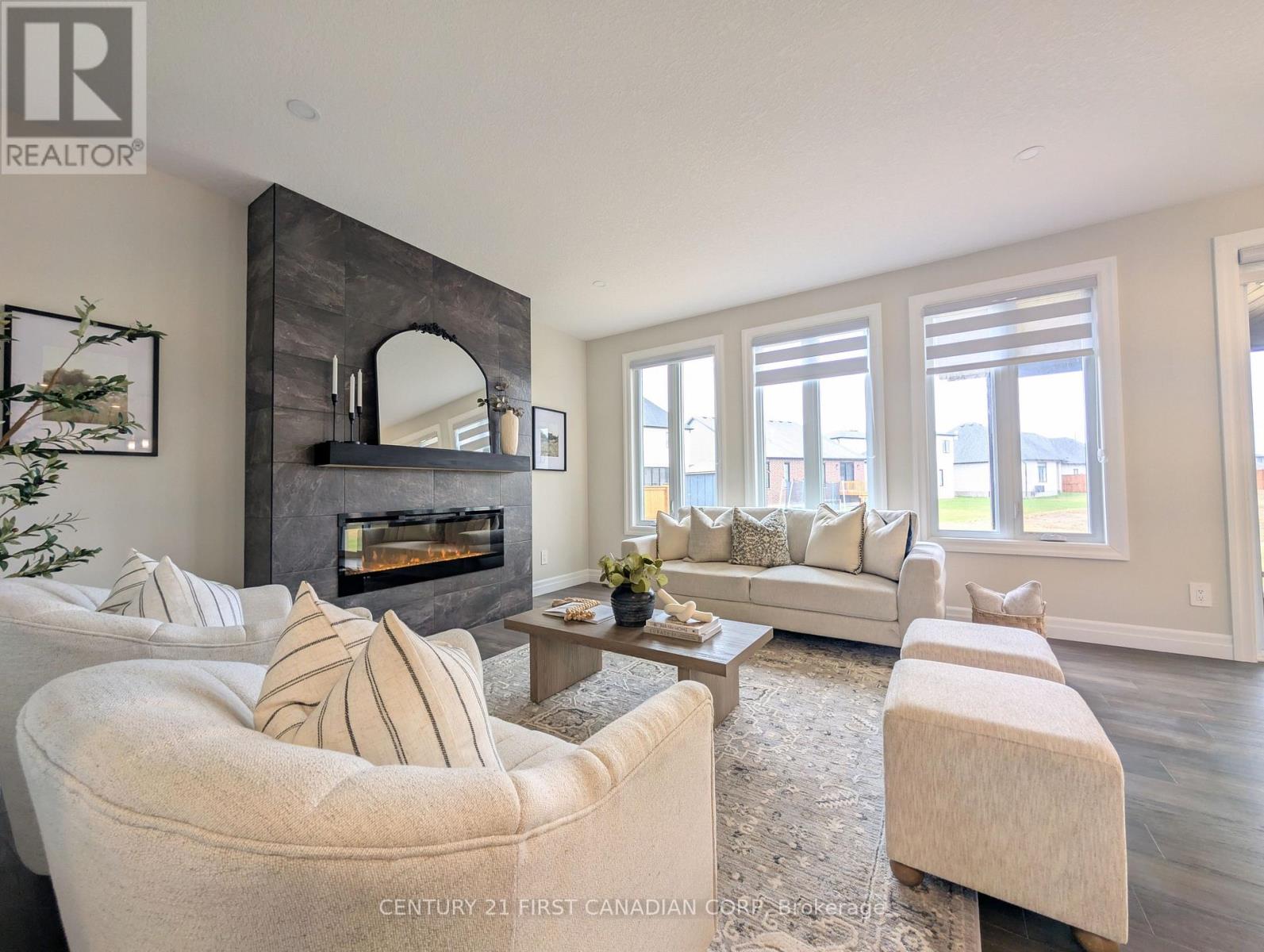 135 Aspen Circle, Thames Centre, Ontario  N0M 2P0 - Photo 6 - X12118530