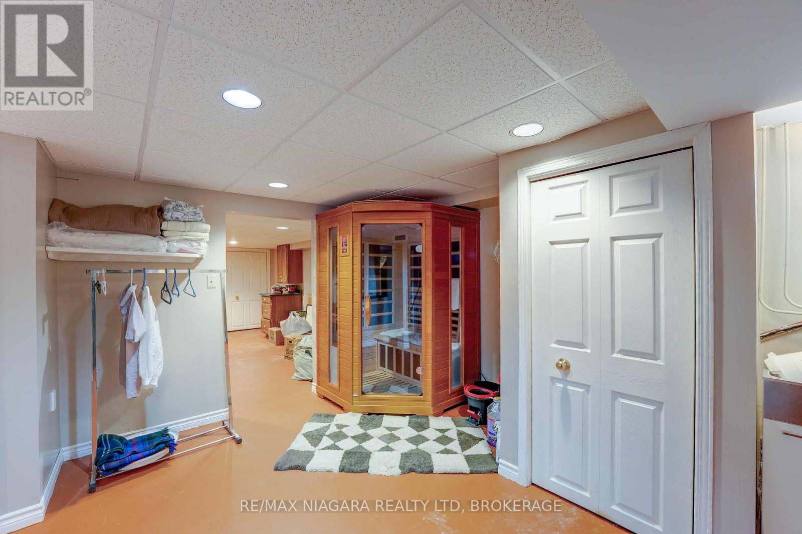 7909 Sarah Street, Niagara Falls (Chippawa), Ontario  L2G 6T6 - Photo 36 - X12157830