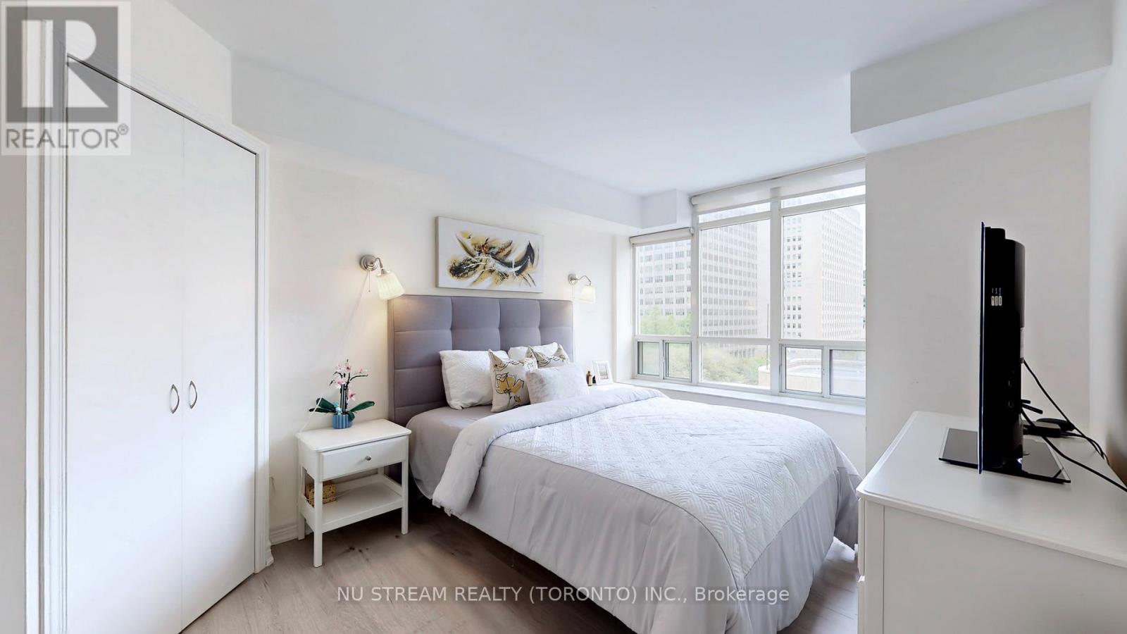 901 - 60 St Clair Avenue W, Toronto, Ontario  M4V 1M1 - Photo 18 - C12157814