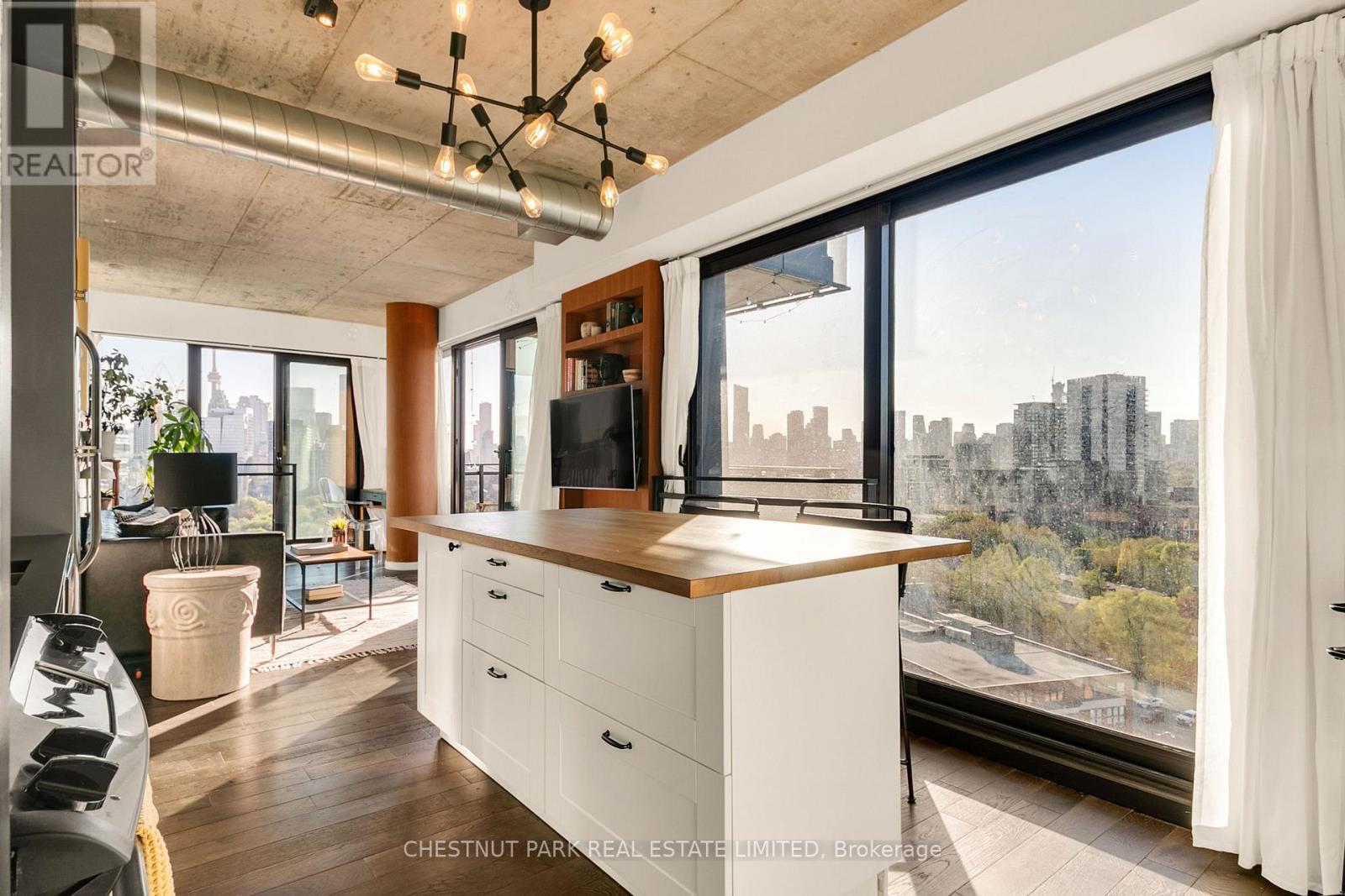 1511 - 51 TROLLEY CRESCENT, Toronto, Ontario