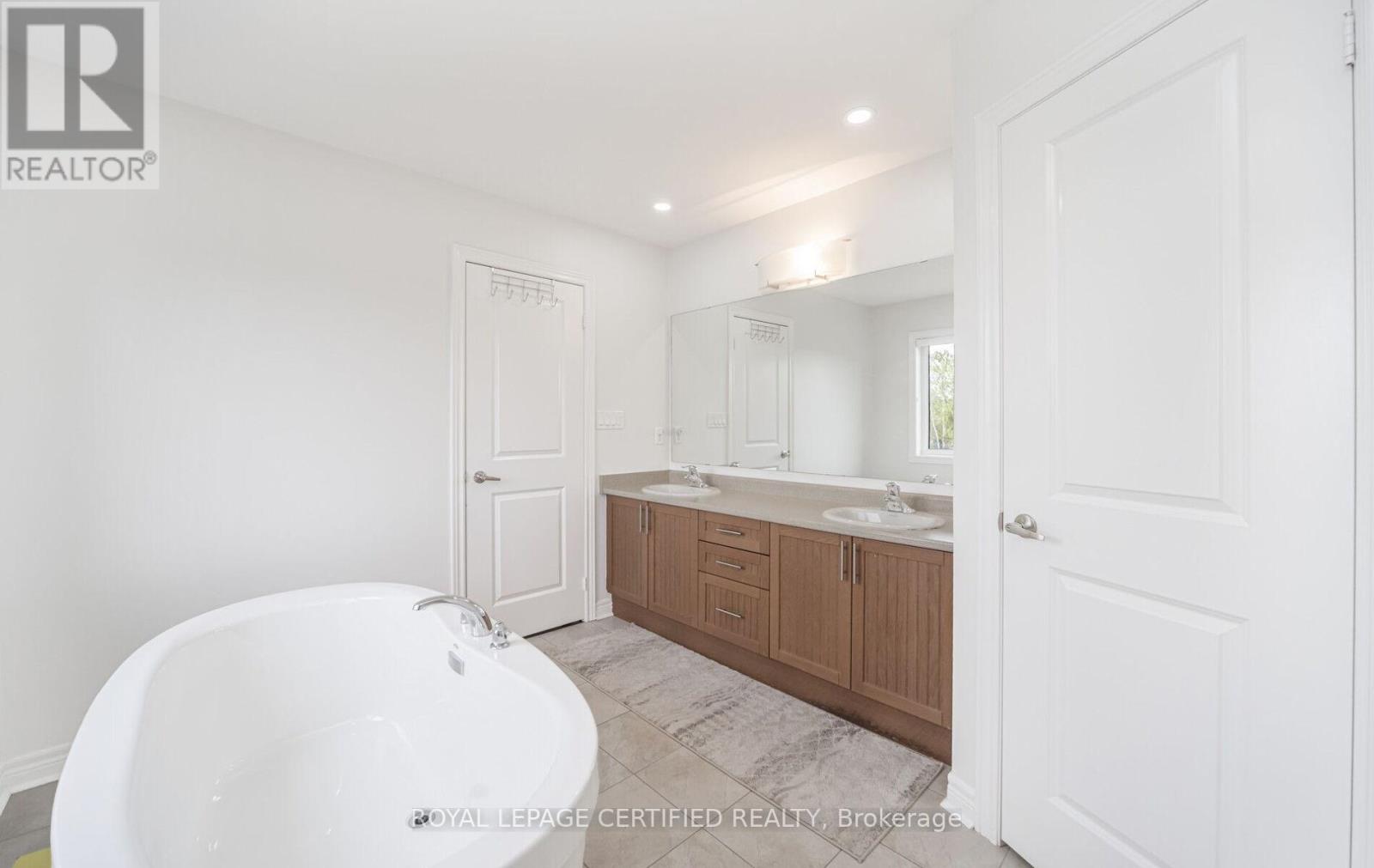 32 Cayton Crescent, Bradford West Gwillimbury (Bradford), Ontario  L3Z 2A6 - Photo 37 - N12157818
