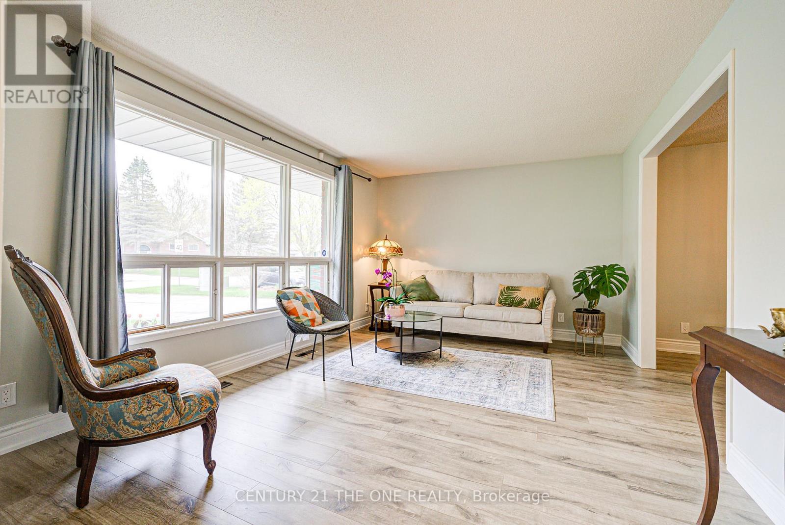 63 Kilpatrick Drive, East Gwillimbury, Ontario  L9N 1H7 - Photo 2 - N12157824