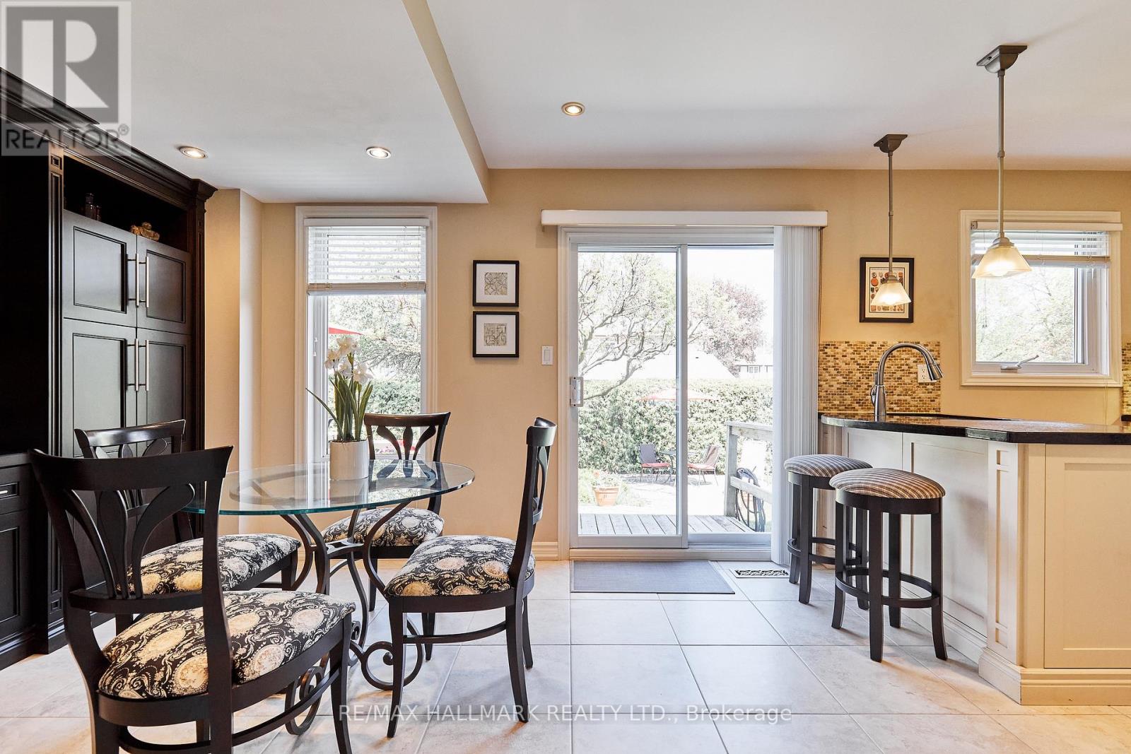 11 Innis Crescent, Richmond Hill, Ontario  L4C 5K3 - Photo 8 - N12157834