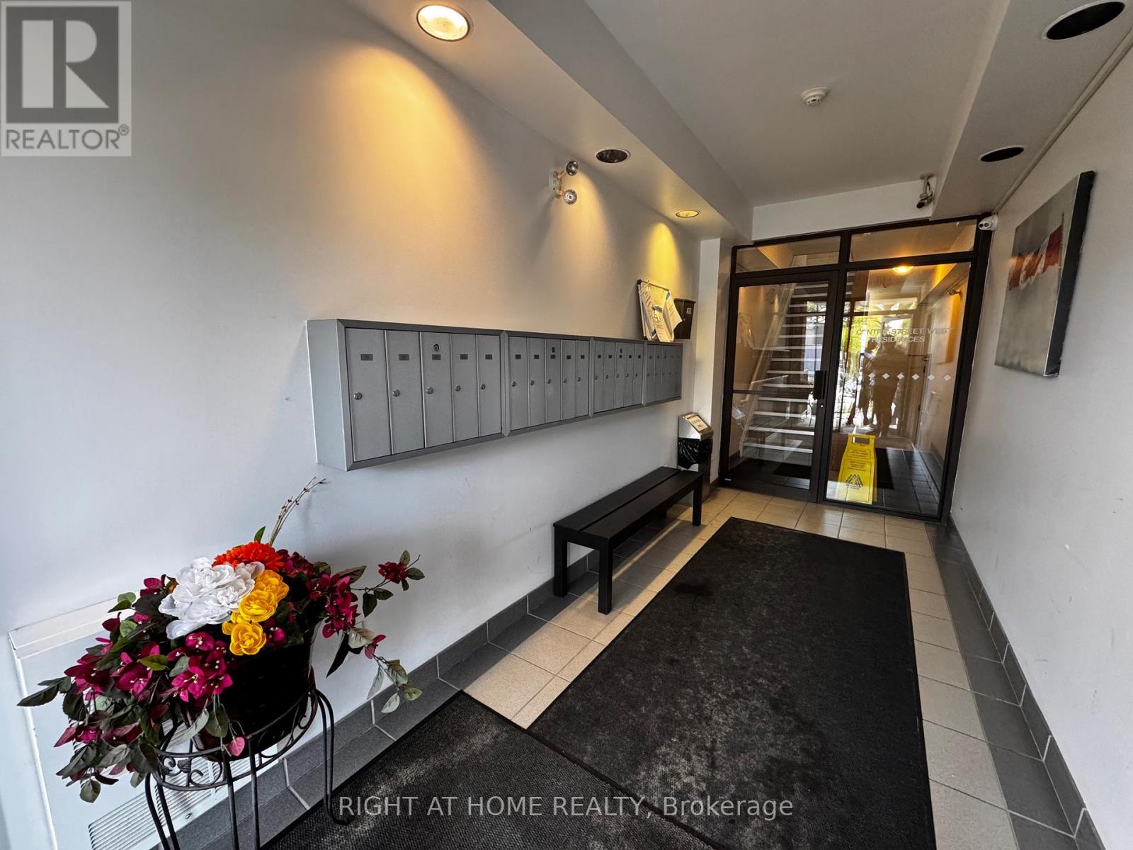 204 - 1 Centre Street W, Richmond Hill, Ontario  L4C 3P3 - Photo 2 - N12157839