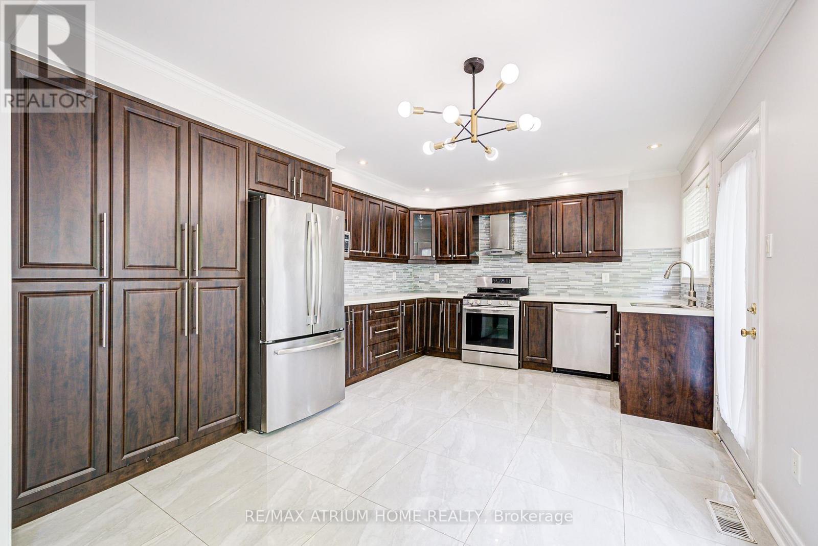 2293 Oakhaven Drive, Oakville, Ontario  L6M 3Y9 - Photo 13 - W12157811