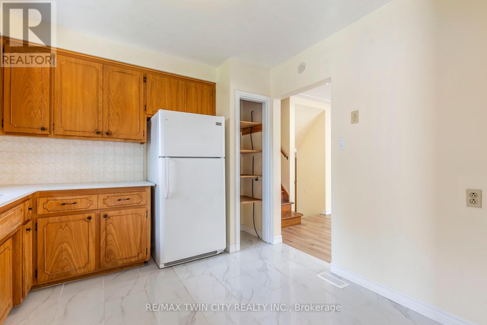 413 Carson Drive, Kitchener, Ontario  N2B 2W5 - Photo 18 - X12157817