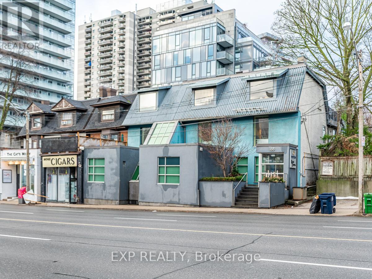 188 Avenue Road, Toronto (Annex), Ontario  M5R 2J1 - Photo 2 - C12157842