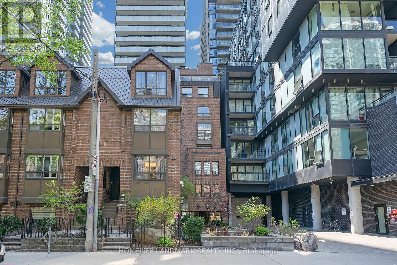 1 - 21 Dundonald Street, Toronto (Church-Yonge Corridor), Ontario  M4Y 1K3 - Photo 1 - C12157854