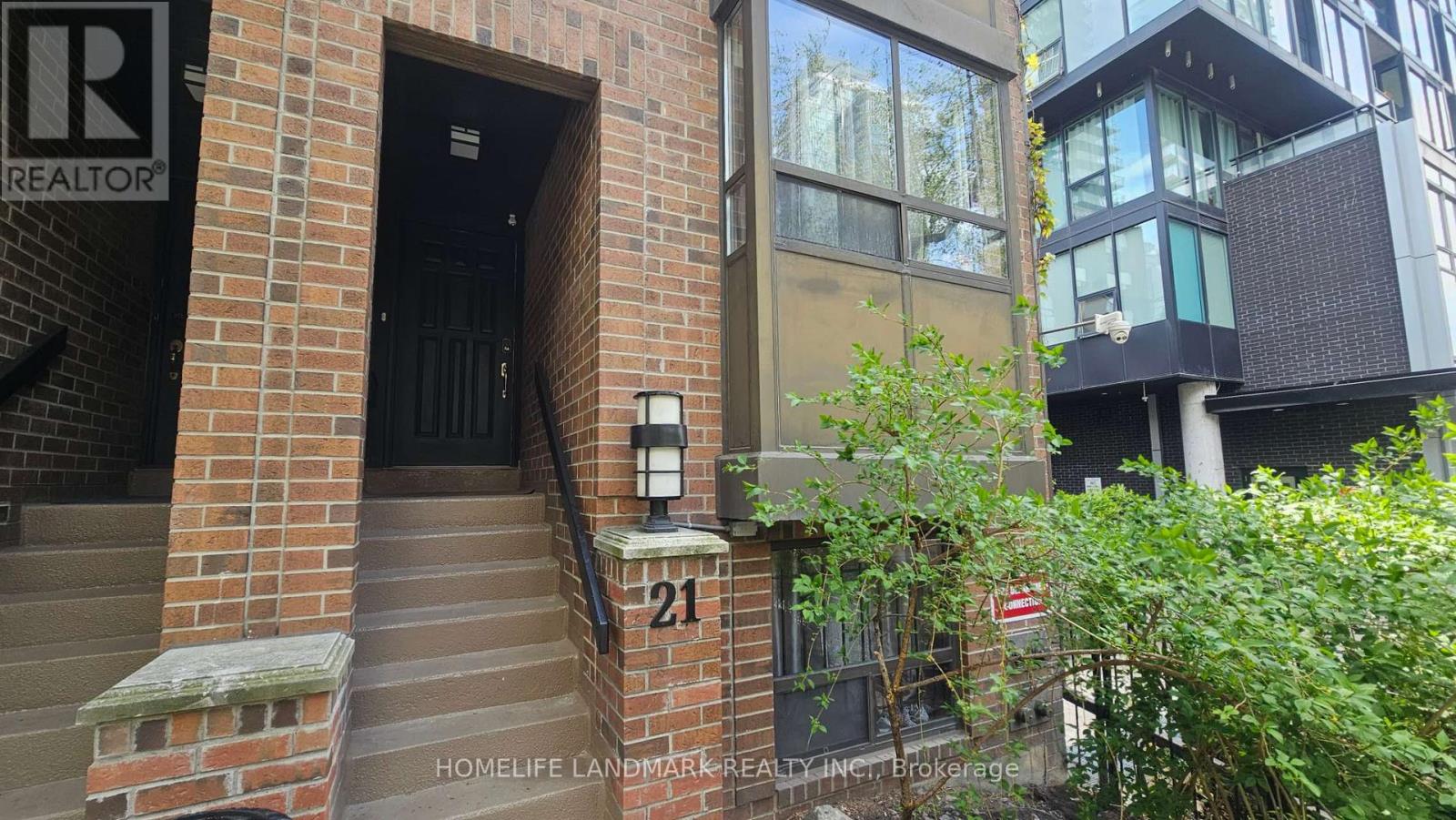 1 - 21 Dundonald Street, Toronto (Church-Yonge Corridor), Ontario  M4Y 1K3 - Photo 2 - C12157854