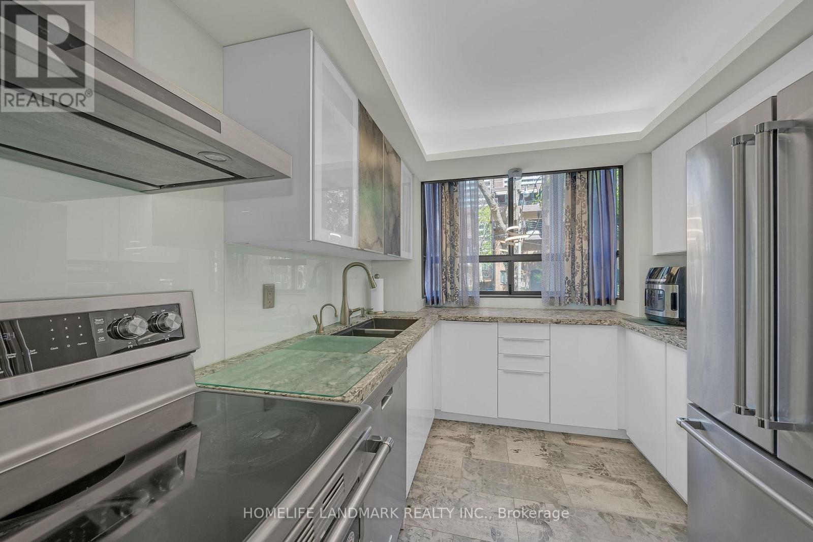 1 - 21 Dundonald Street, Toronto (Church-Yonge Corridor), Ontario  M4Y 1K3 - Photo 9 - C12157854