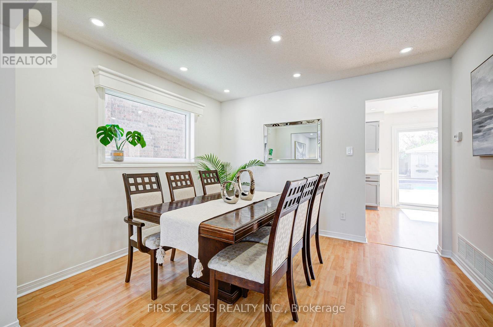 199 Miller Park Avenue, Bradford West Gwillimbury, Ontario  L3Z 2K3 - Photo 17 - N12157848