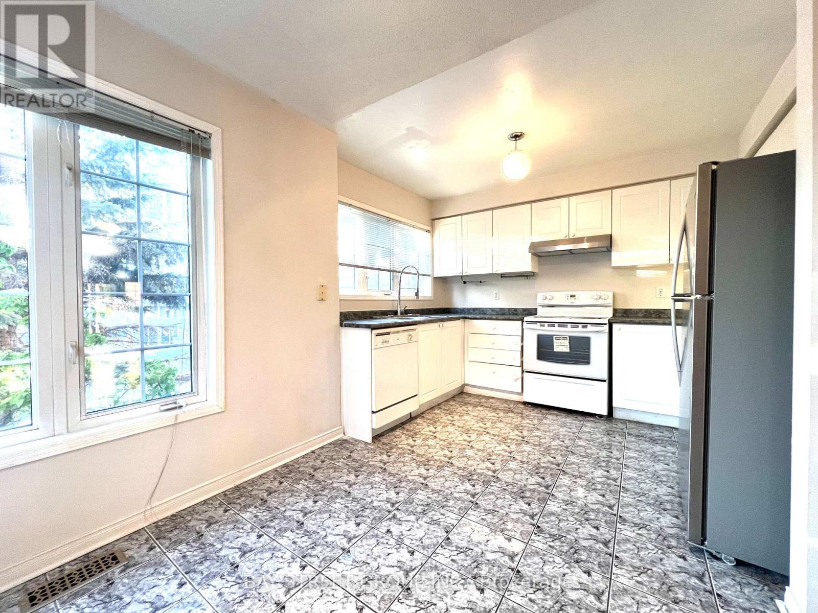 1 - 38 Fairview Road, Mississauga, Ontario  L5B 4J8 - Photo 6 - W12157857