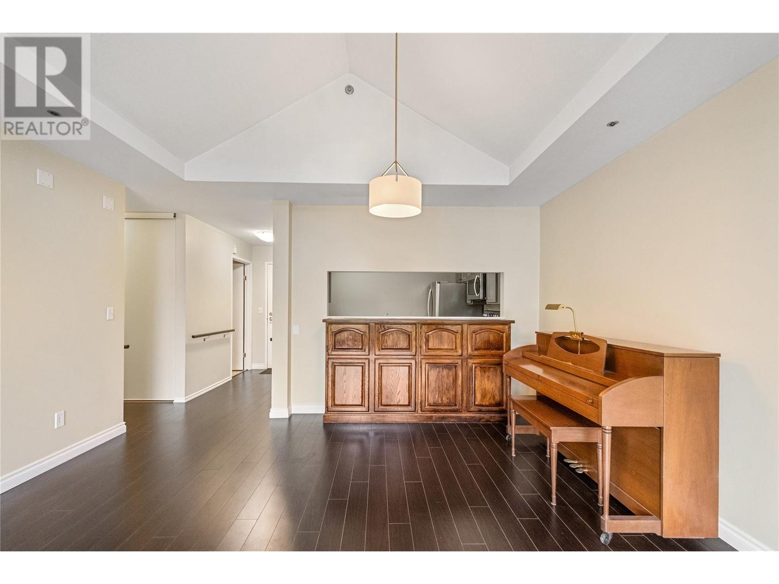 Property at 1045 Sutherland Avenue N Unit# 323 image 5