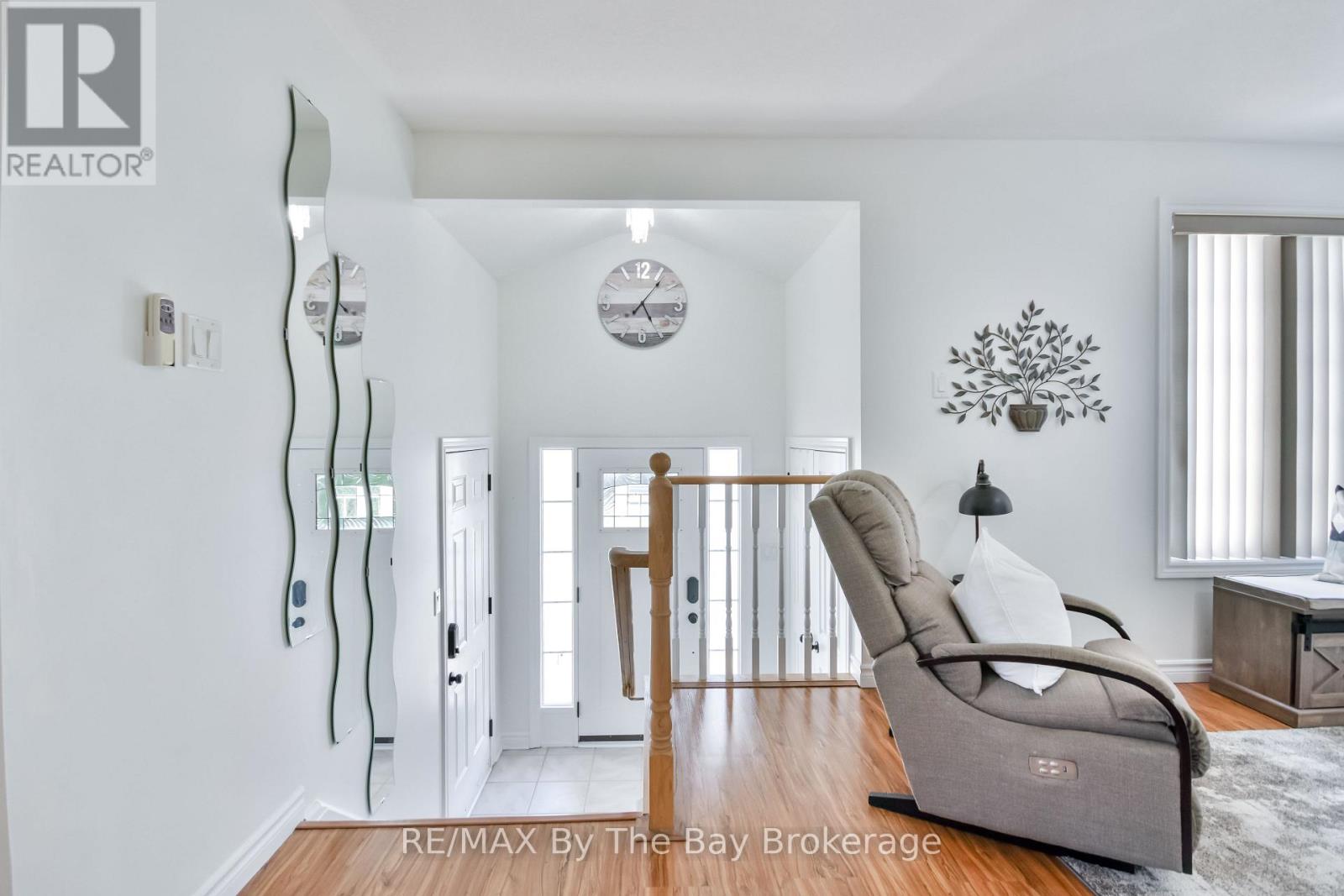 336 Robinson Road, Wasaga Beach, Ontario L9Z 2Z1 - Photo 4 - S12016369