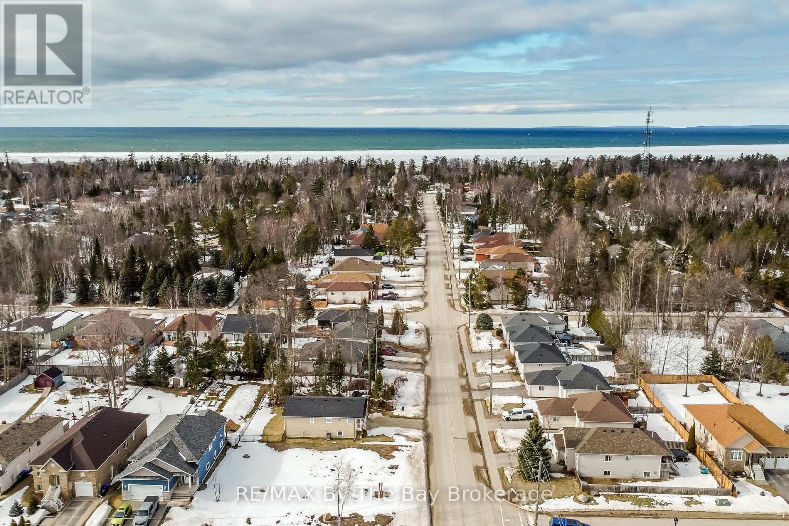 336 Robinson Road, Wasaga Beach, Ontario L9Z 2Z1 - Photo 43 - S12016369