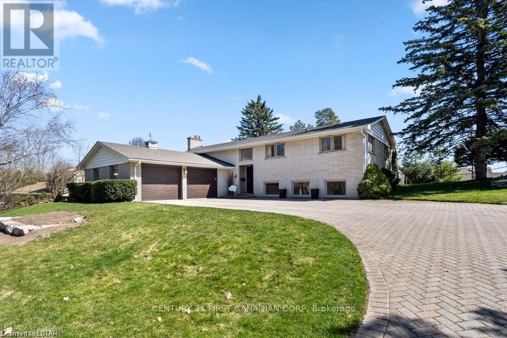 688 Westmount Hills Drive E