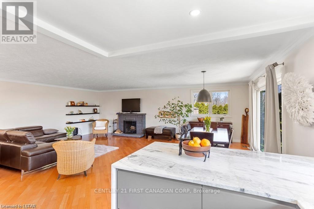 688 Westmount Hills Drive E, London South, Ontario  N6K 1B2 - Photo 8 - X12157917