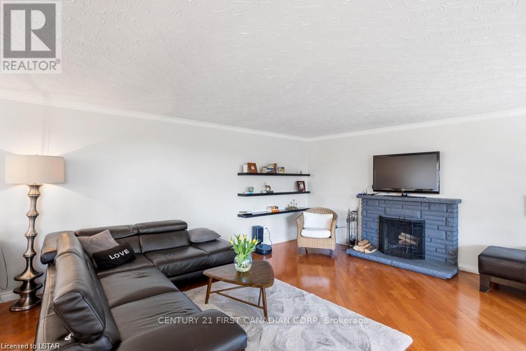 688 Westmount Hills Drive E, London South, Ontario  N6K 1B2 - Photo 9 - X12157917
