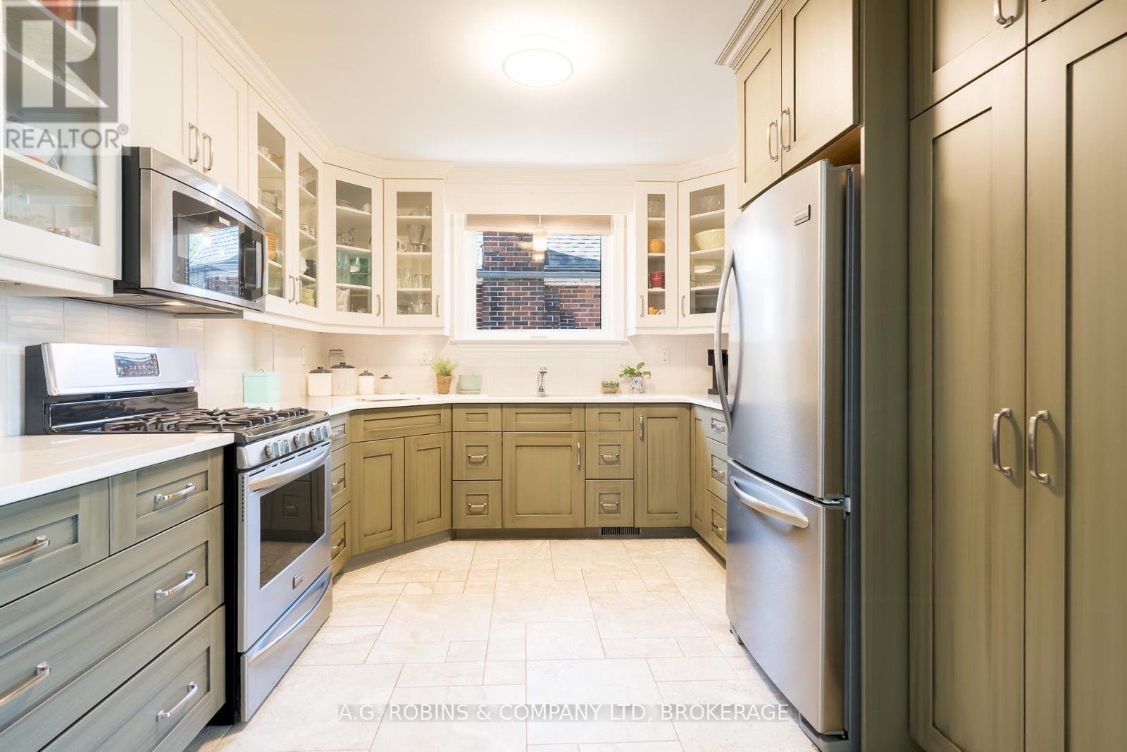 47 Knyvet Avenue, Hamilton, Ontario  L9A 3J6 - Photo 8 - X12157868
