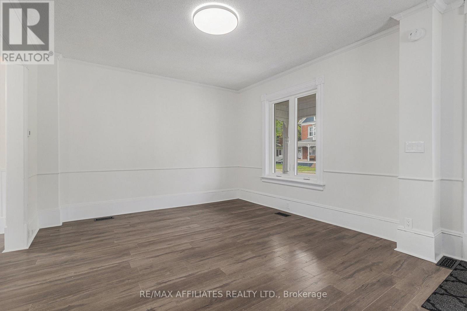 2 Maitland Street, Smith Falls, Ontario  K7A 2K7 - Photo 7 - X12157898