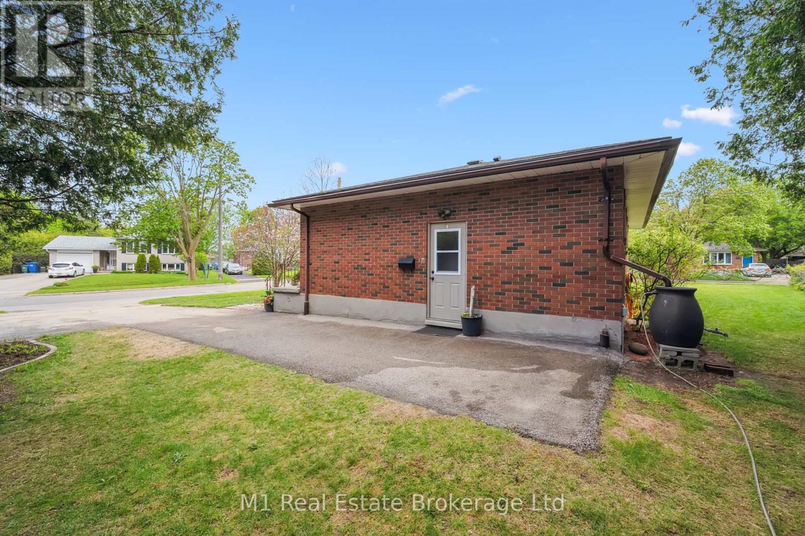 7 Golfview Road, Guelph, Ontario  N1E 1A3 - Photo 32 - X12157950